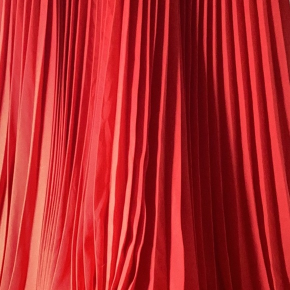 ZAC POSEN
Pleated Chiffon Cape Dress - Picture 11 of 16